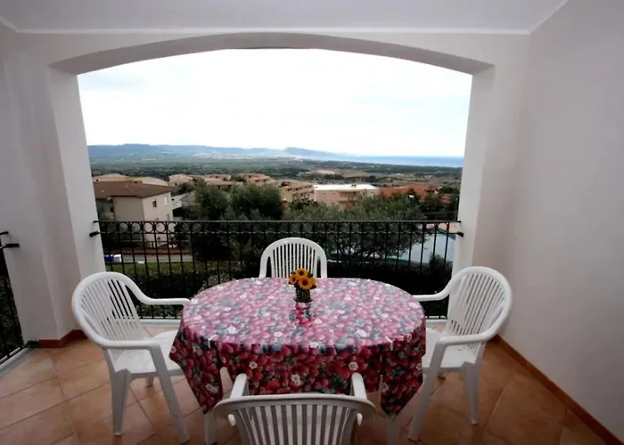 Sea View With Shared Pool Apartmán Badesi