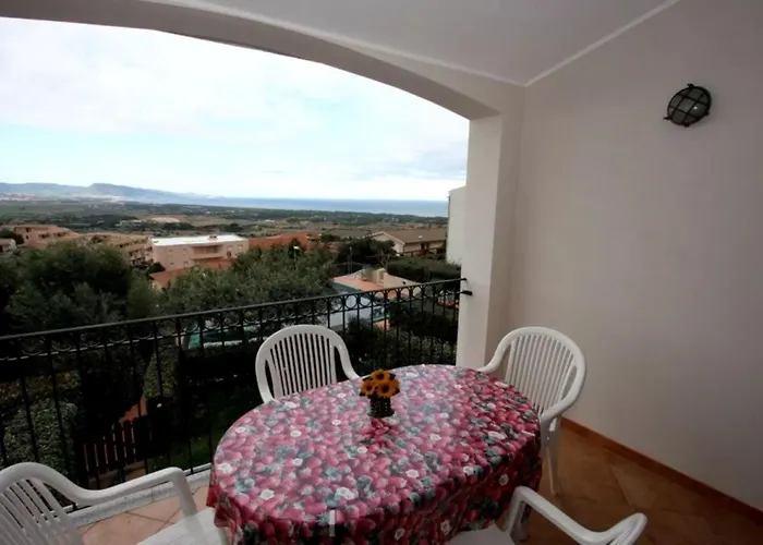 Sea View With Shared Pool Apartmán Badesi